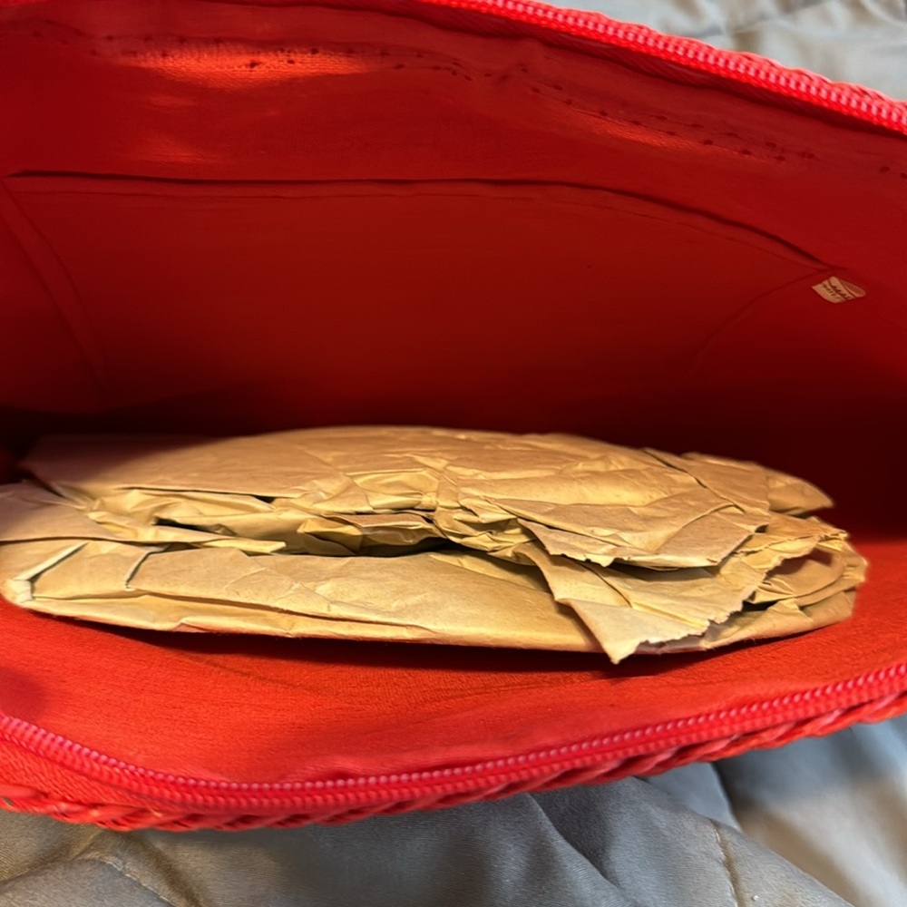 Large straw like clutch, brand new never carried. - Picture 2 of 3